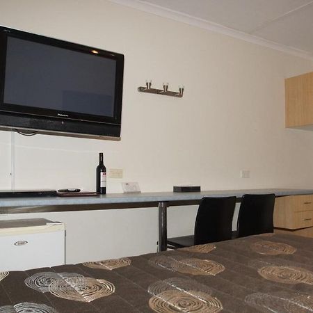 Edinburgh Motor Inn Warragul Bagian luar foto