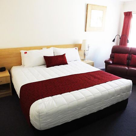 Edinburgh Motor Inn Warragul Bagian luar foto