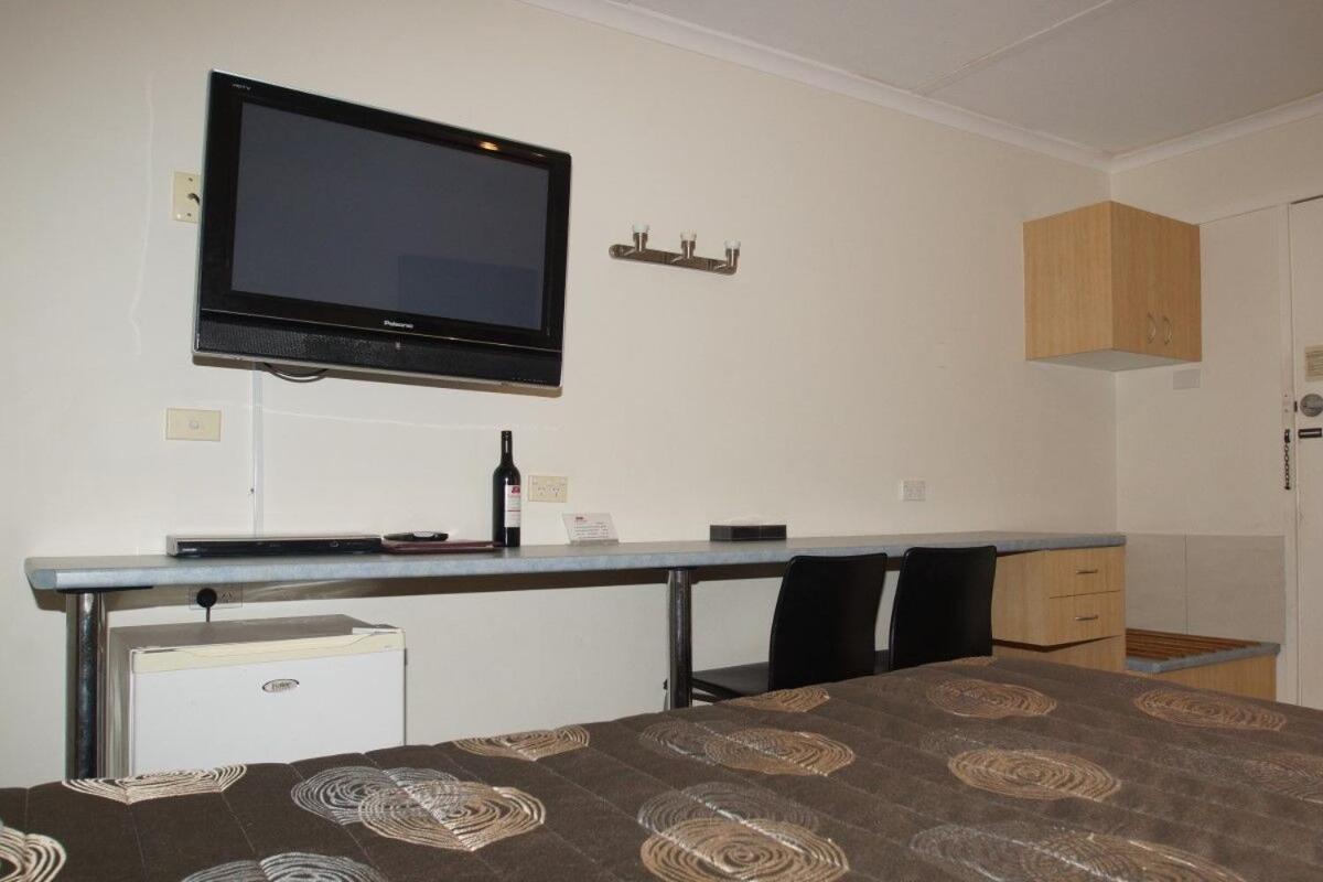 Edinburgh Motor Inn Warragul Bagian luar foto