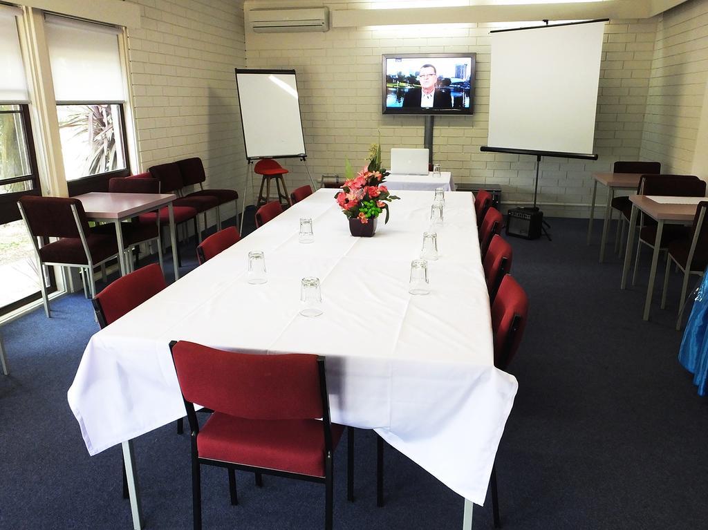 Edinburgh Motor Inn Warragul Bagian luar foto