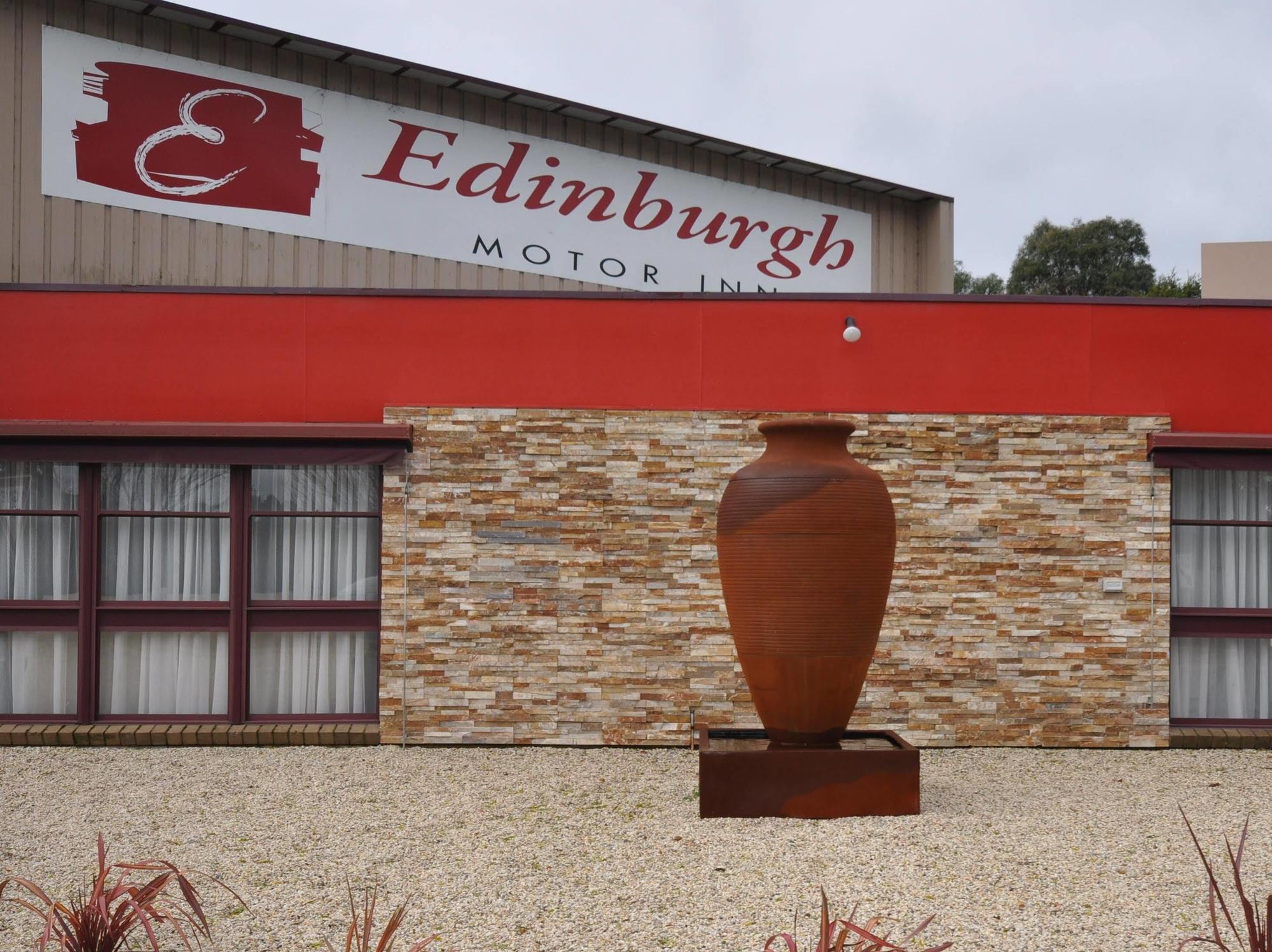 Edinburgh Motor Inn Warragul Bagian luar foto
