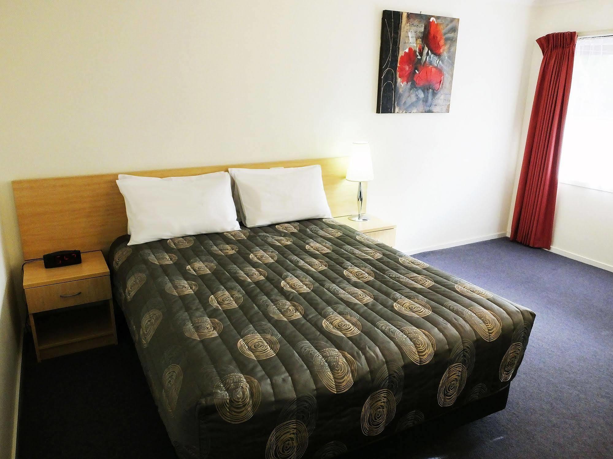 Edinburgh Motor Inn Warragul Bagian luar foto