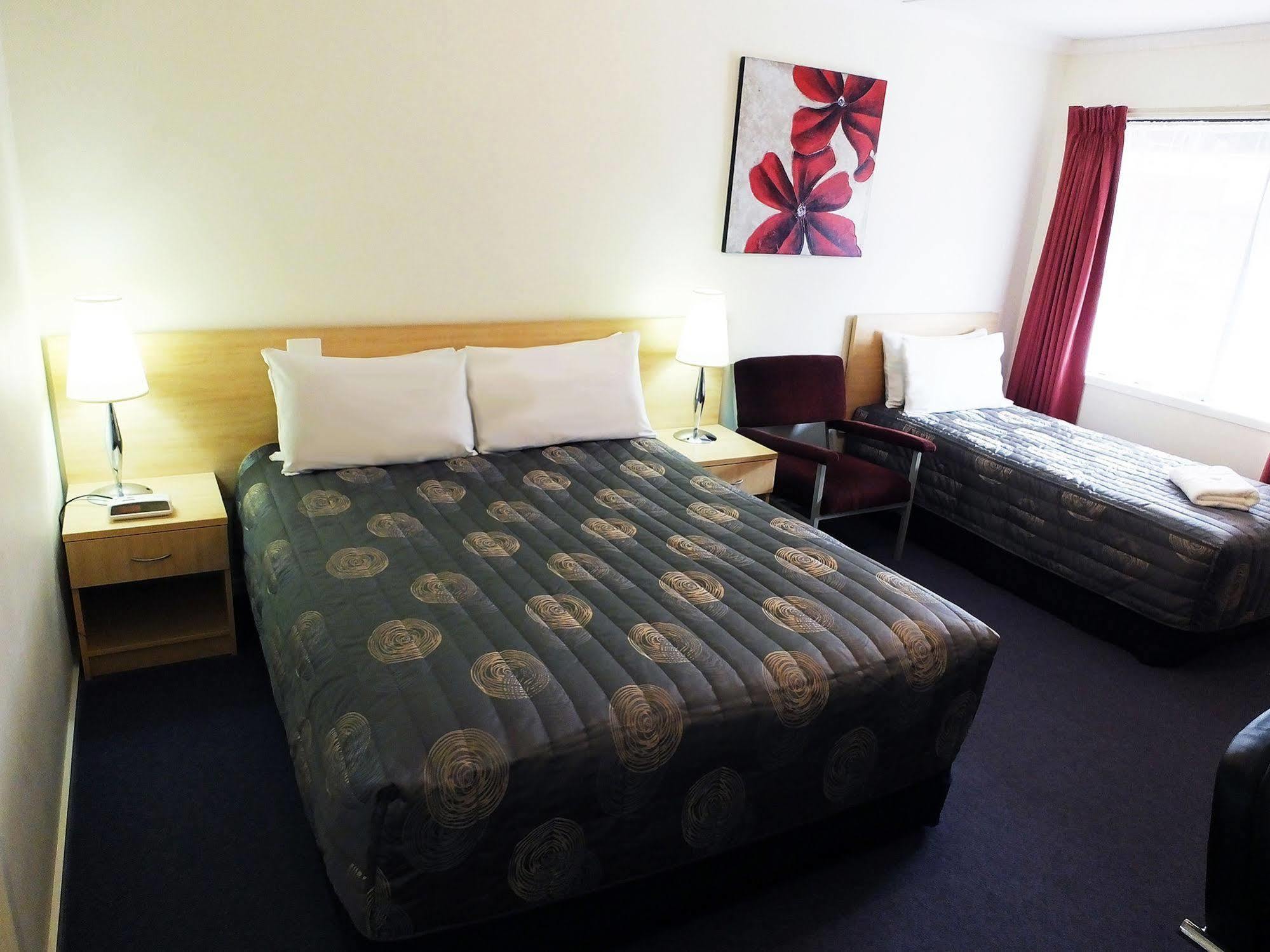 Edinburgh Motor Inn Warragul Bagian luar foto