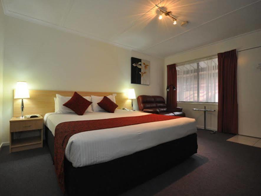Edinburgh Motor Inn Warragul Bagian luar foto
