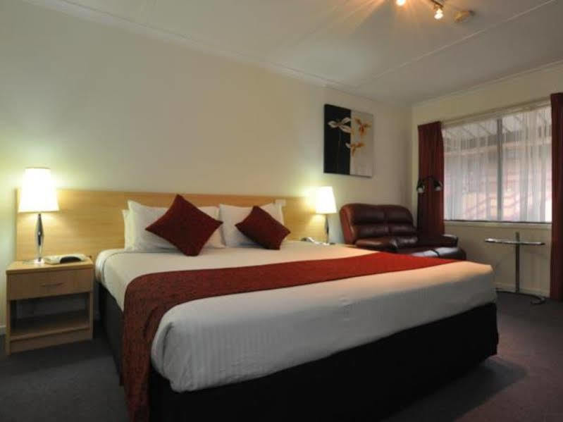 Edinburgh Motor Inn Warragul Bagian luar foto